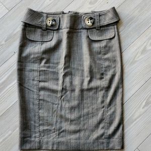Bebe gray pinstripe skirt with buttons and pockets size 6